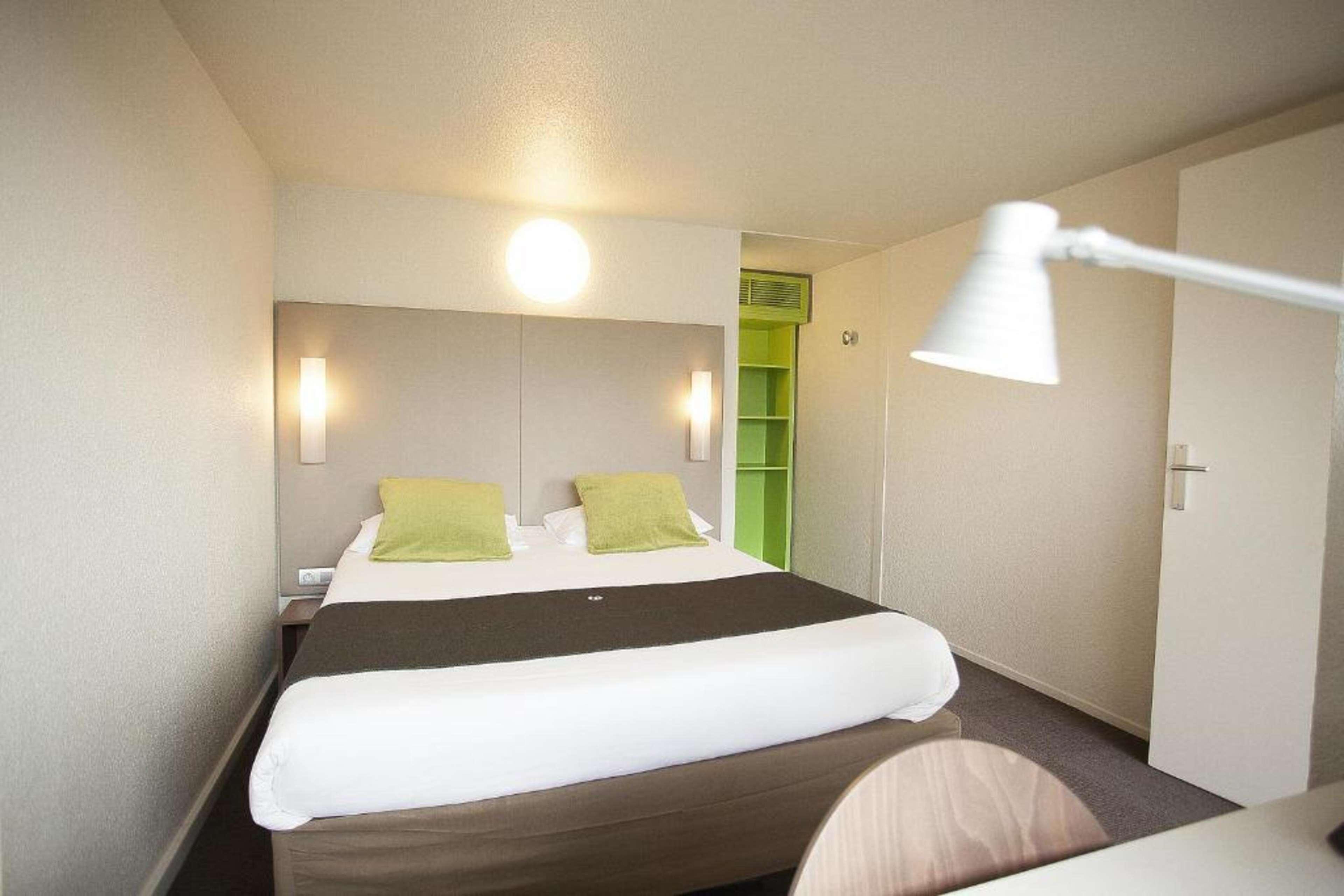 โรงแรม แคมพาไนล์ อะแวลลอน Sauvigny-le-Bois ภายนอก รูปภาพ