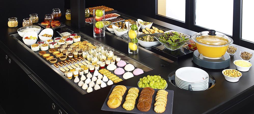 โรงแรม แคมพาไนล์ อะแวลลอน Sauvigny-le-Bois ร้านอาหาร รูปภาพ