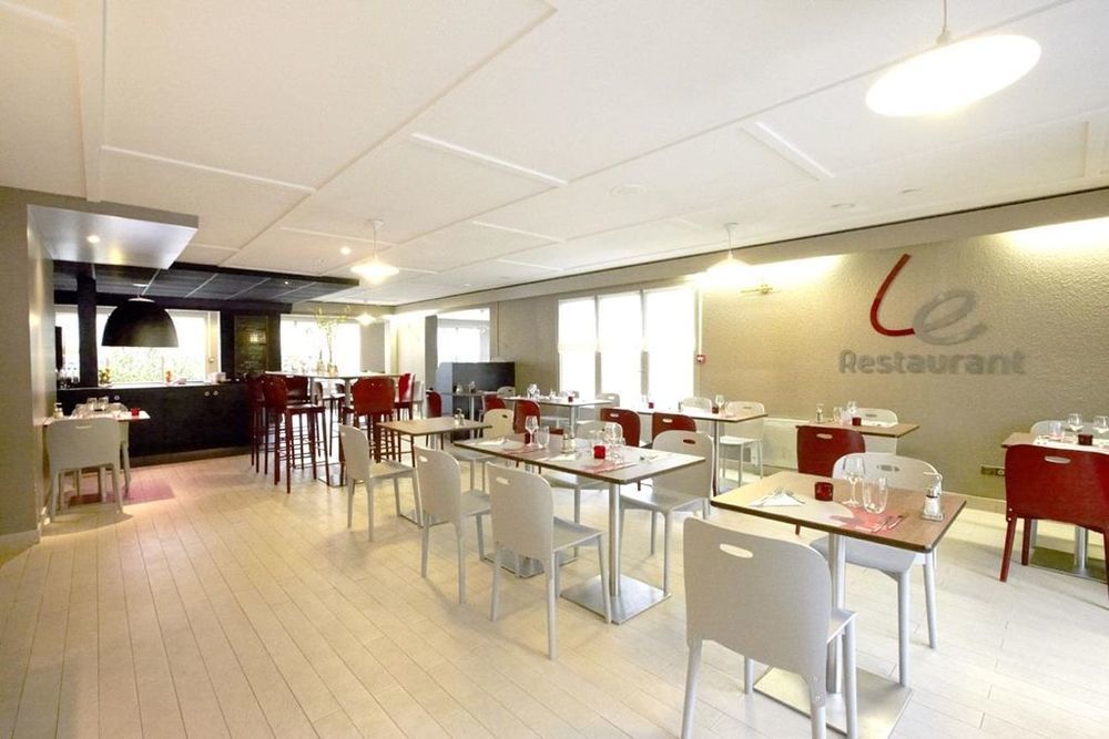 โรงแรม แคมพาไนล์ อะแวลลอน Sauvigny-le-Bois ร้านอาหาร รูปภาพ