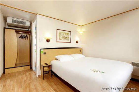 โรงแรม แคมพาไนล์ อะแวลลอน Sauvigny-le-Bois ภายนอก รูปภาพ