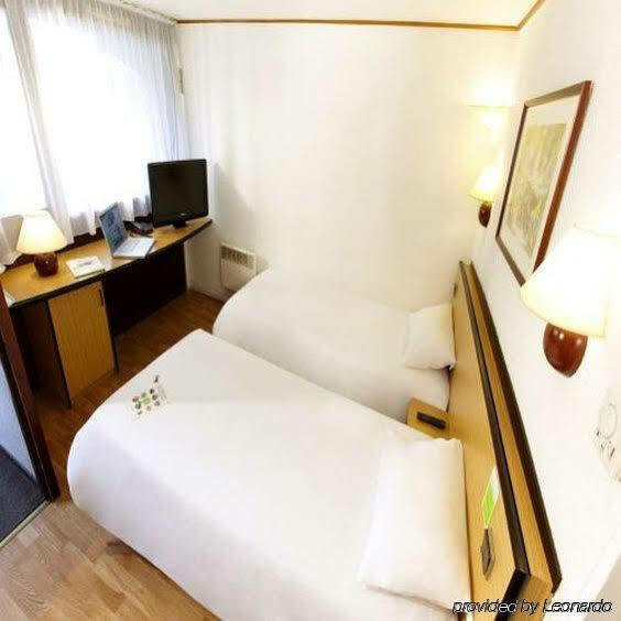 โรงแรม แคมพาไนล์ อะแวลลอน Sauvigny-le-Bois ภายนอก รูปภาพ