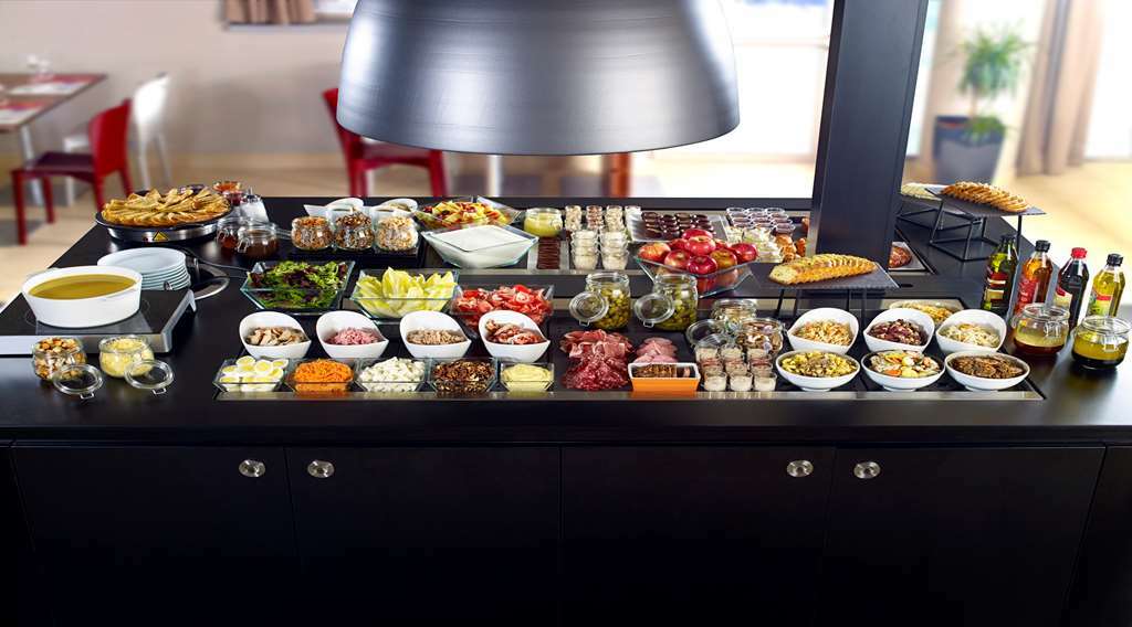 โรงแรม แคมพาไนล์ อะแวลลอน Sauvigny-le-Bois ร้านอาหาร รูปภาพ
